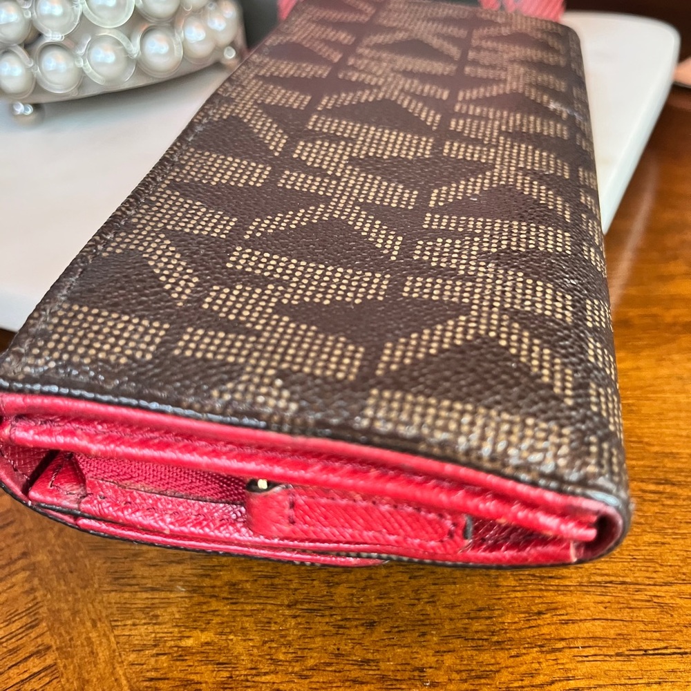 Michael Kors Brown Signature Jet Set Coated Canvas Wallet w/Red & Tan Interior - Picture 6 of 11